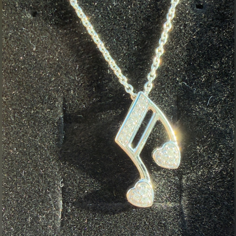 Beautiful 925 silver music notes with heart necklace